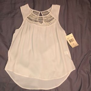 Von Maur White decorative tank